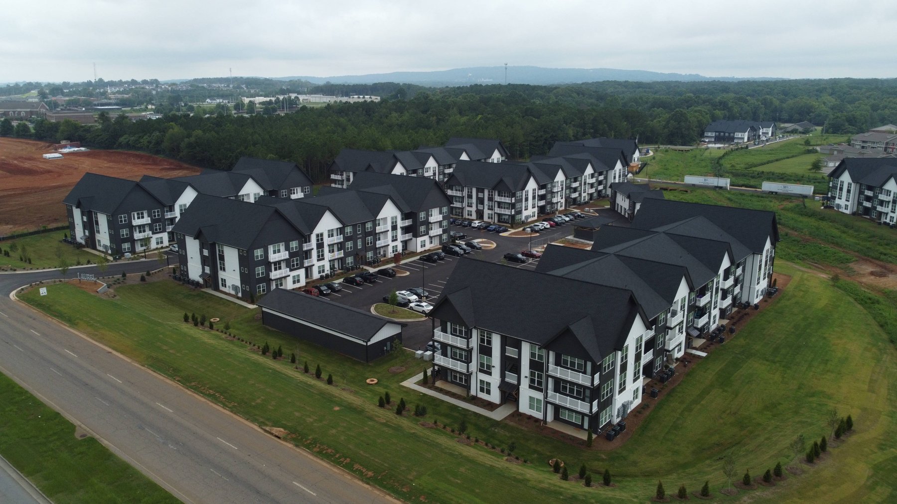 Laurel at Dry Creek apartment community in Huntsville, Alabama